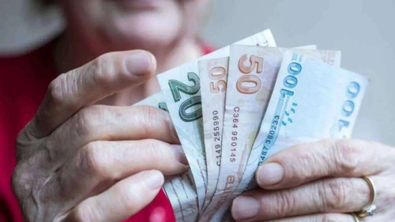 SSK ve Bağ-Kur'lu emeklisine 4 maaş birden yatacak: Kanun teklifi Meclis'te! 3